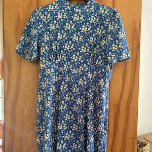 Maternity dress, mock neck, zip back.